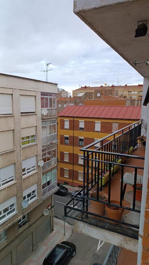 Moderno Apartamento Cerca Del Centro En León Exterior foto